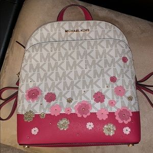 New Michael kors bag 🎒 Beautiful